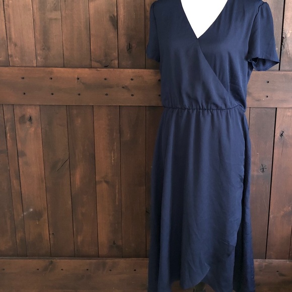 CHARLES HENRY Short Sleeve Faux Wrap Midi Dress - Picture 6 of 8